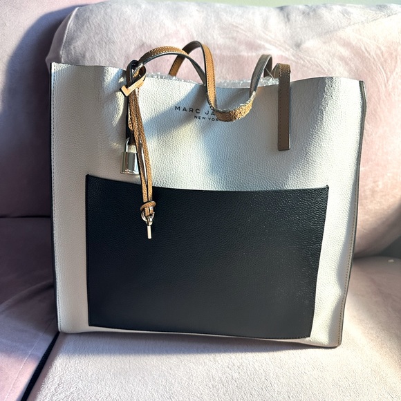 Marc Jacobs Handbags - Marc Jacob’s Large Leather Beige Tote - Black/Dark Green/gold